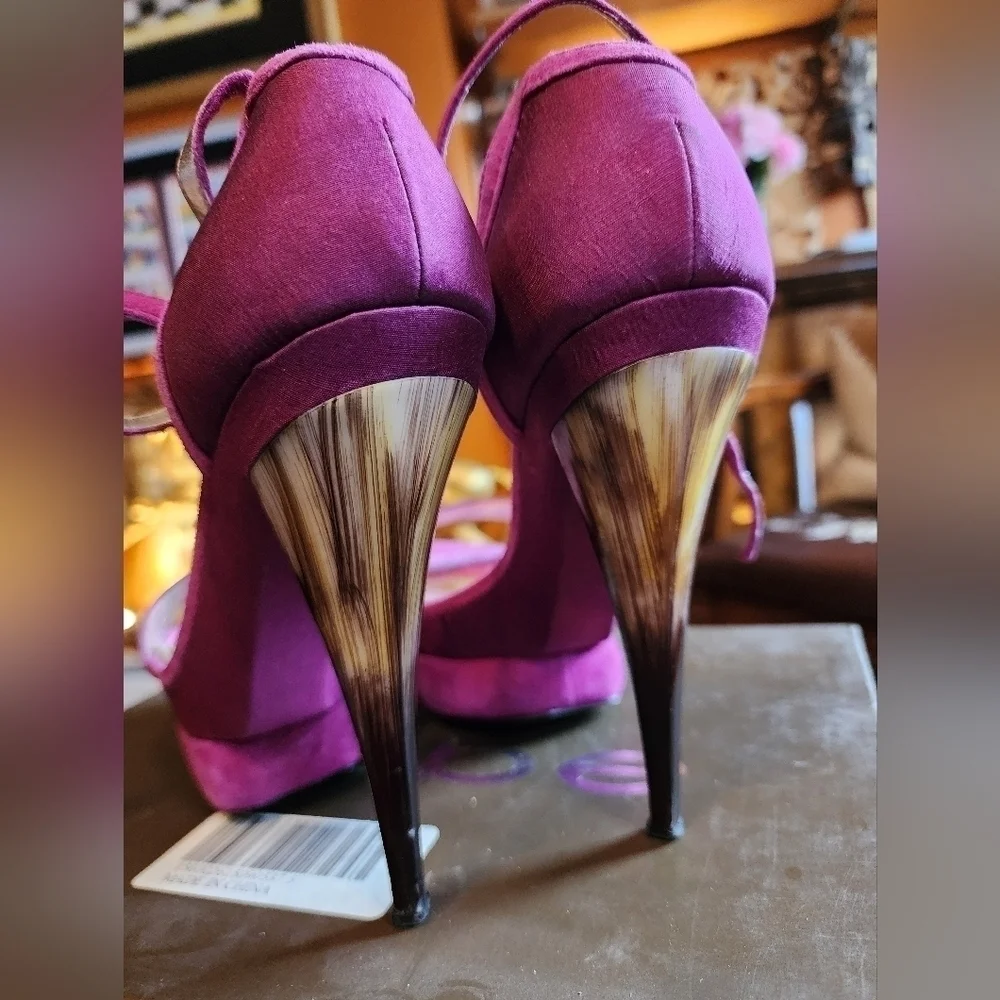 BEBE fushia pink fabric and suede 5.5 inch heels size 7.5